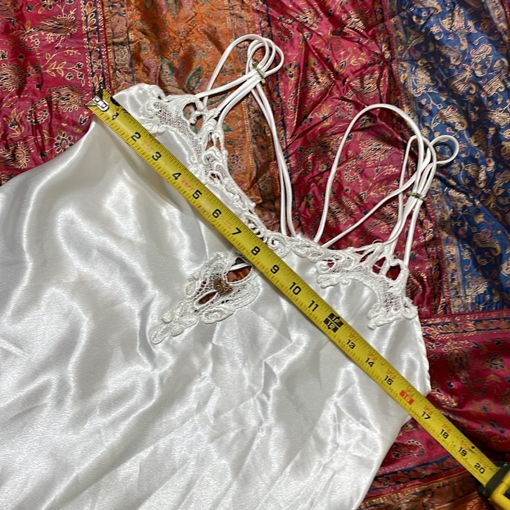 Lace trim Satin slip dress with rosette - Picture 6 of 7